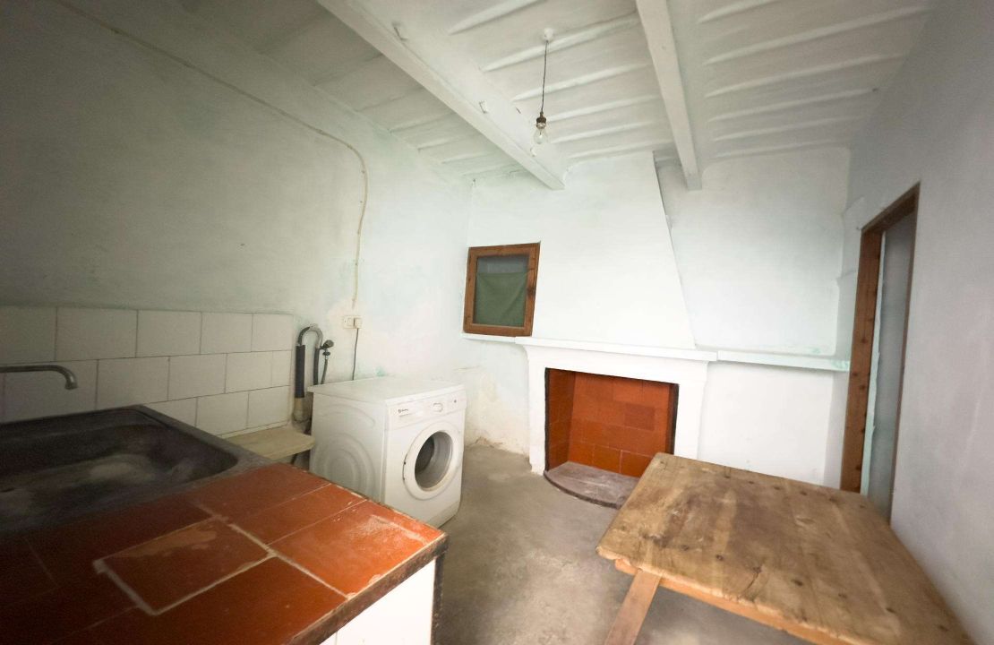Townhouse for sale in Pollensa Mallorca with patio to reform