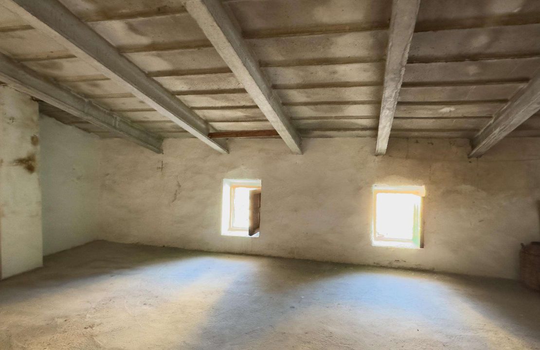 Townhouse for sale in Pollensa Mallorca with patio to reform