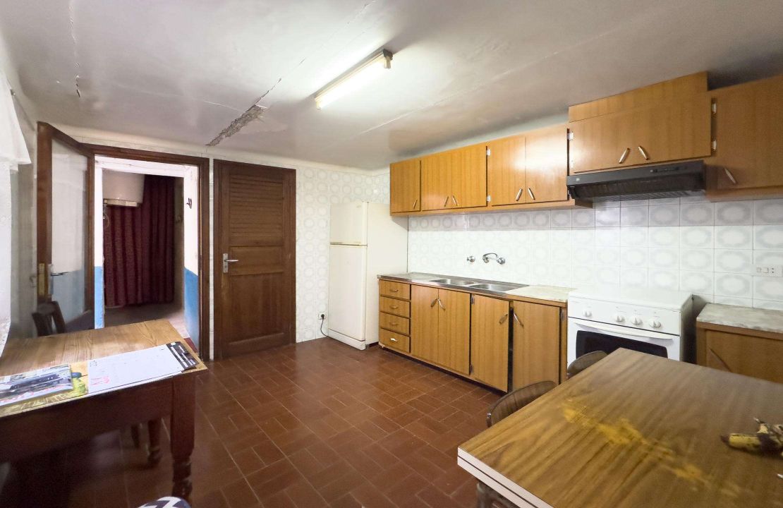 Townhouse for sale in Pollensa Mallorca with patio to reform