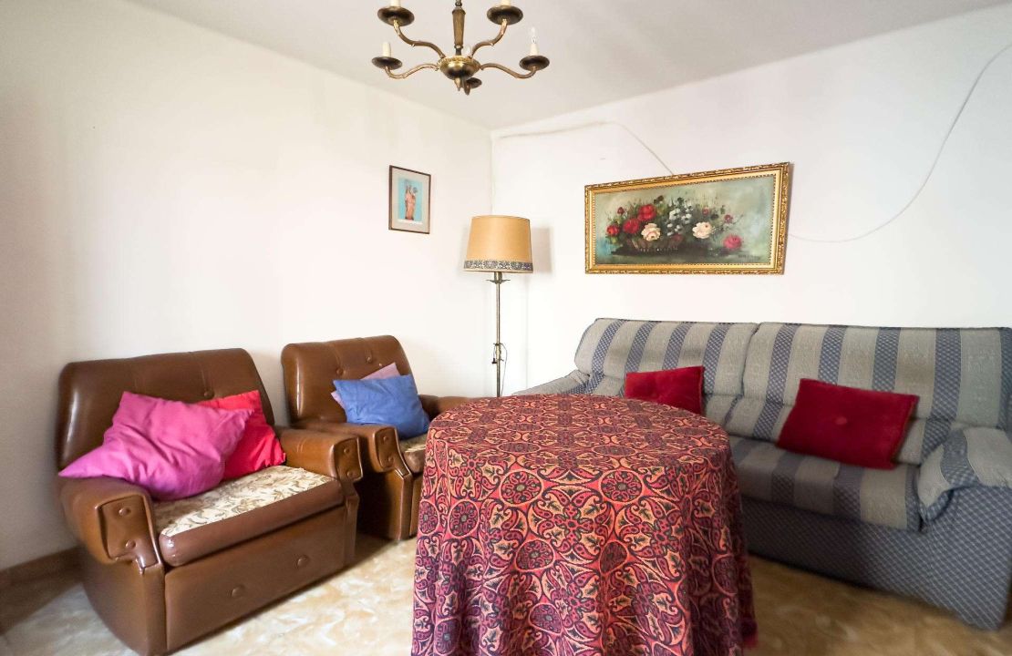 Townhouse for sale in Pollensa Mallorca with patio to reform