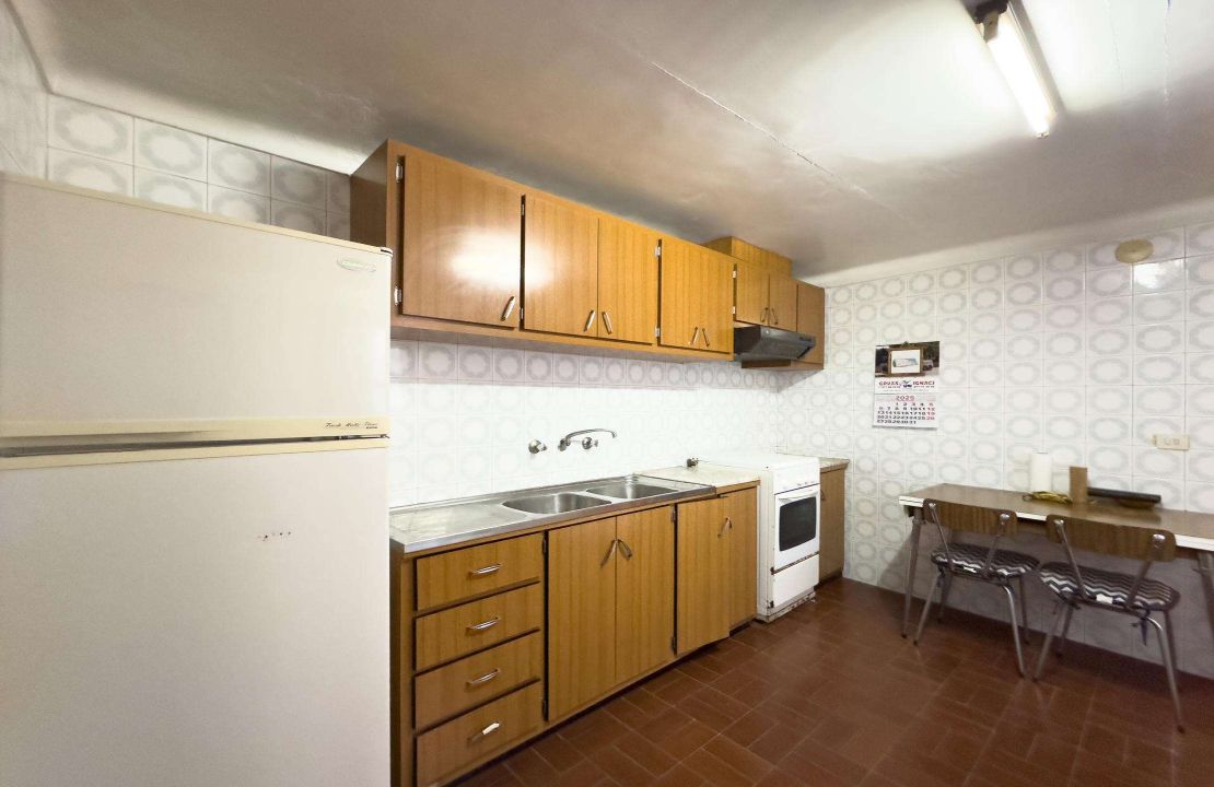 Townhouse for sale in Pollensa Mallorca with patio to reform