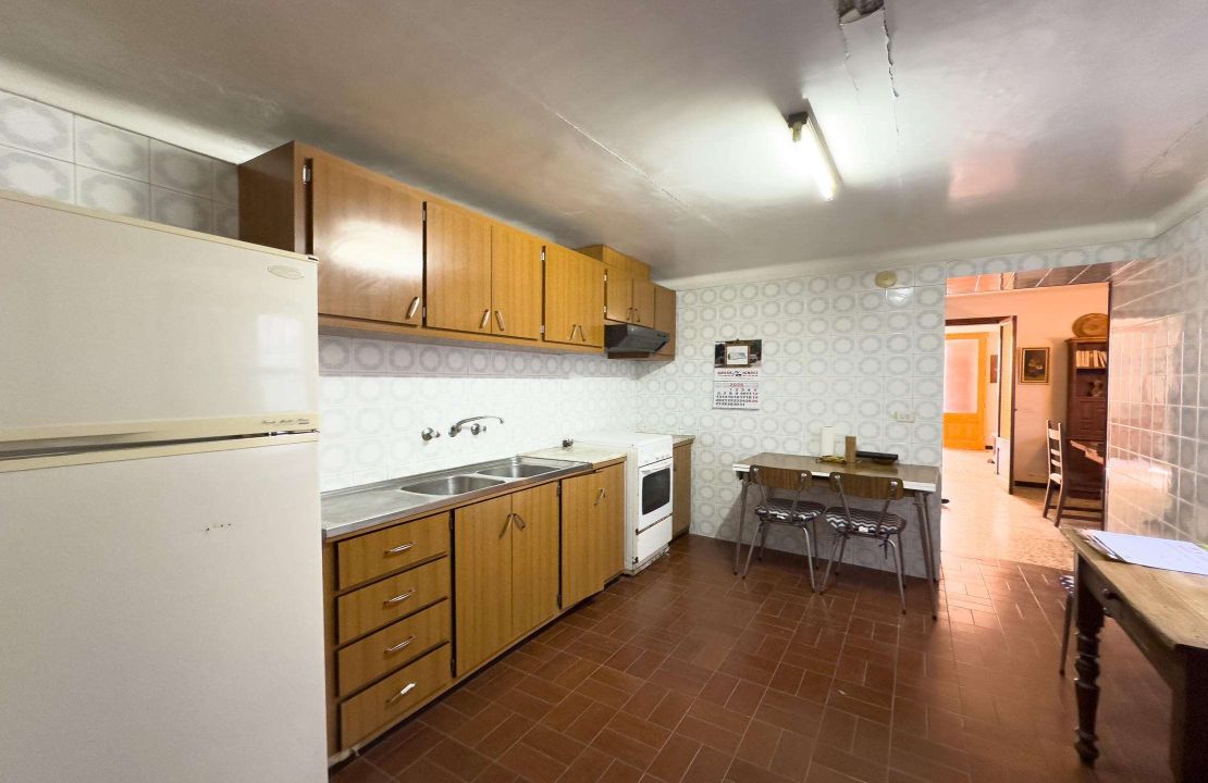 Townhouse for sale in Pollensa Mallorca with patio to reform