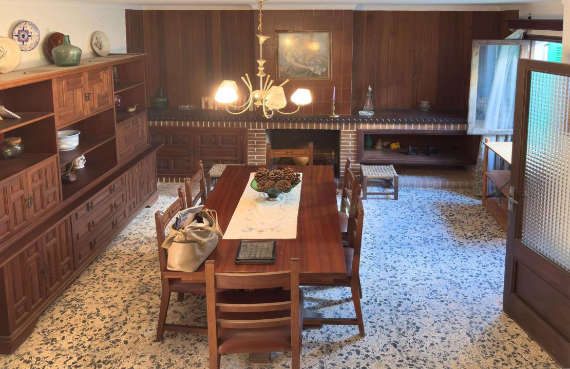 Townhouse for sale in Pollensa Mallorca with patio to reform