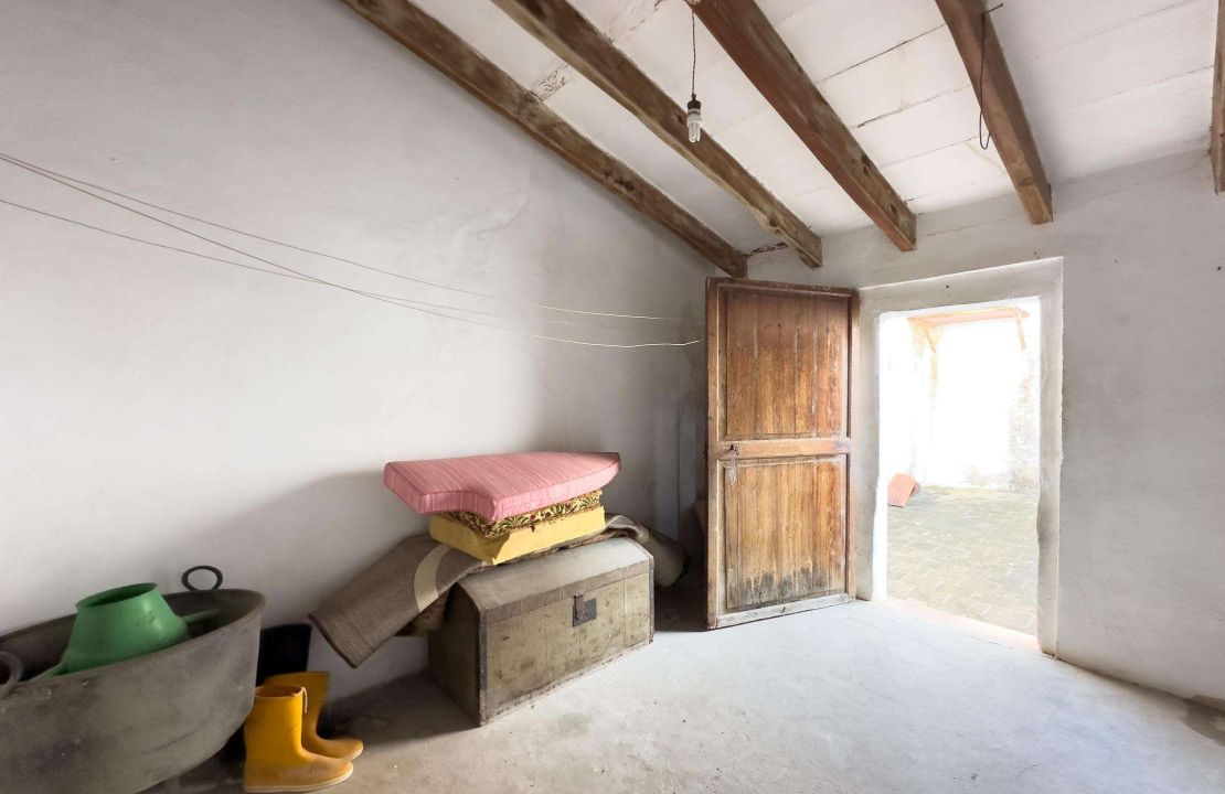 Townhouse for sale in Pollensa Mallorca with patio to reform