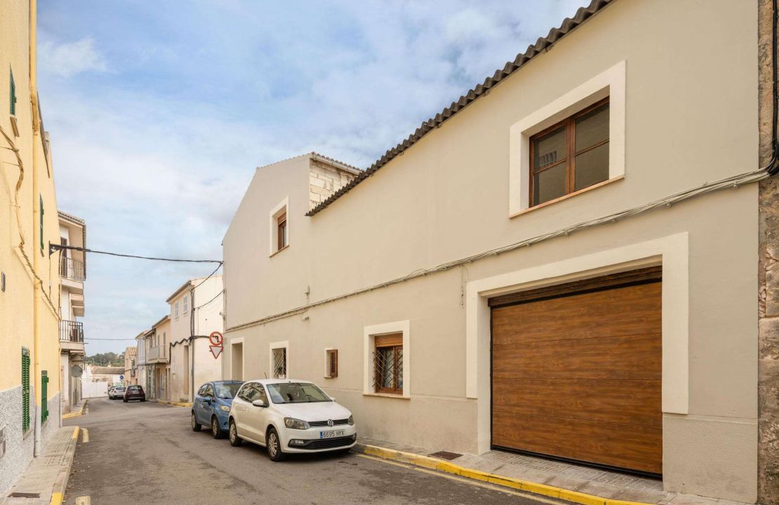 Neuwertiges Stadthaus mit Pool in Santa Margalida und separatem Gästeapartment