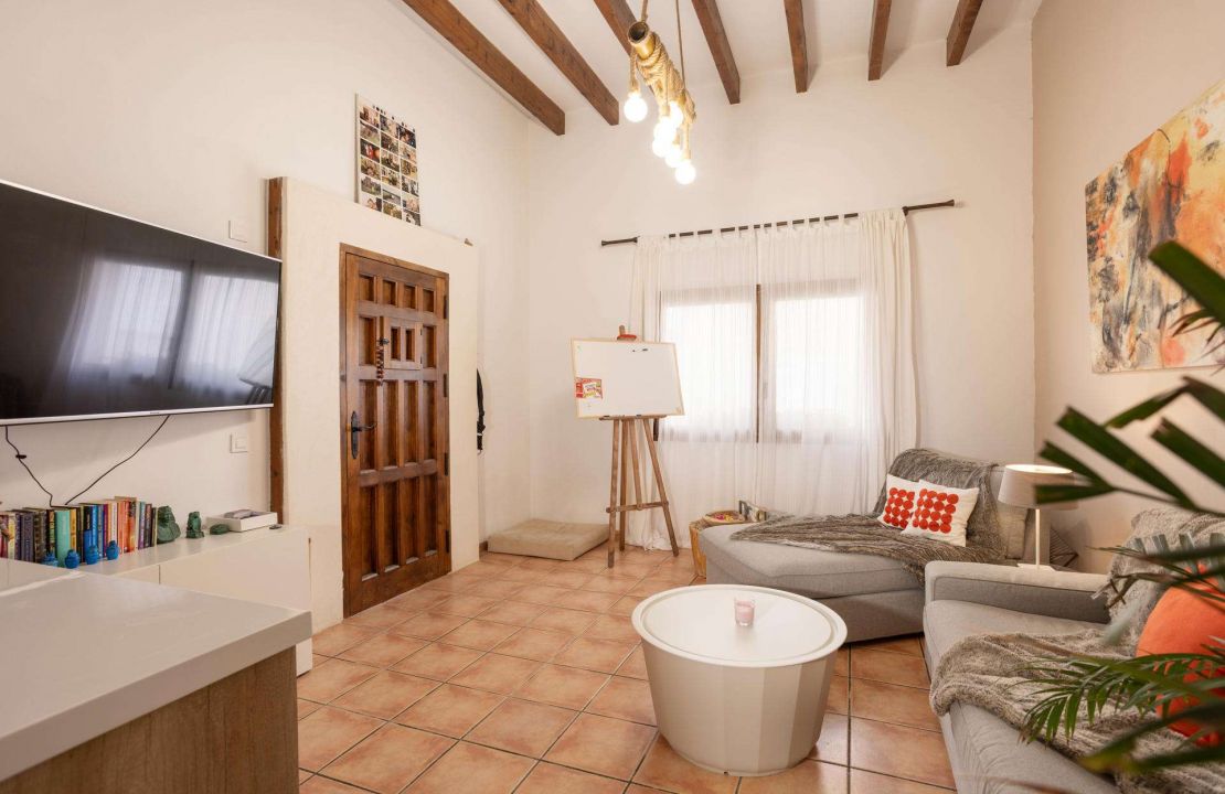 Neuwertiges Stadthaus mit Pool in Santa Margalida und separatem Gästeapartment