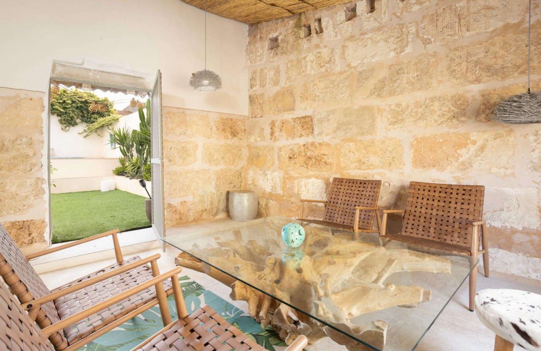 Neuwertiges Stadthaus mit Pool in Santa Margalida und separatem Gästeapartment