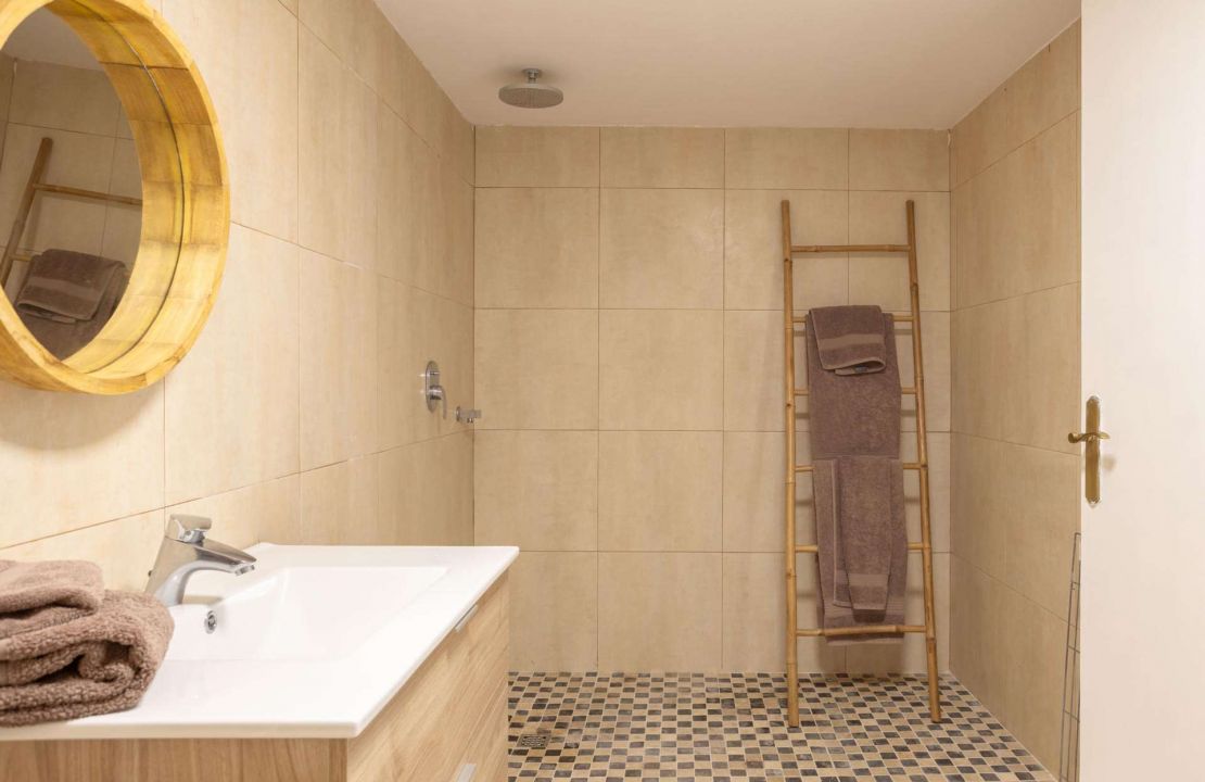 Neuwertiges Stadthaus mit Pool in Santa Margalida und separatem Gästeapartment