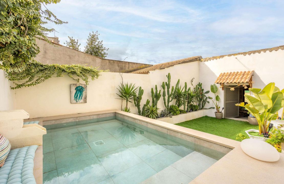 Neuwertiges Stadthaus mit Pool in Santa Margalida und separatem Gästeapartment