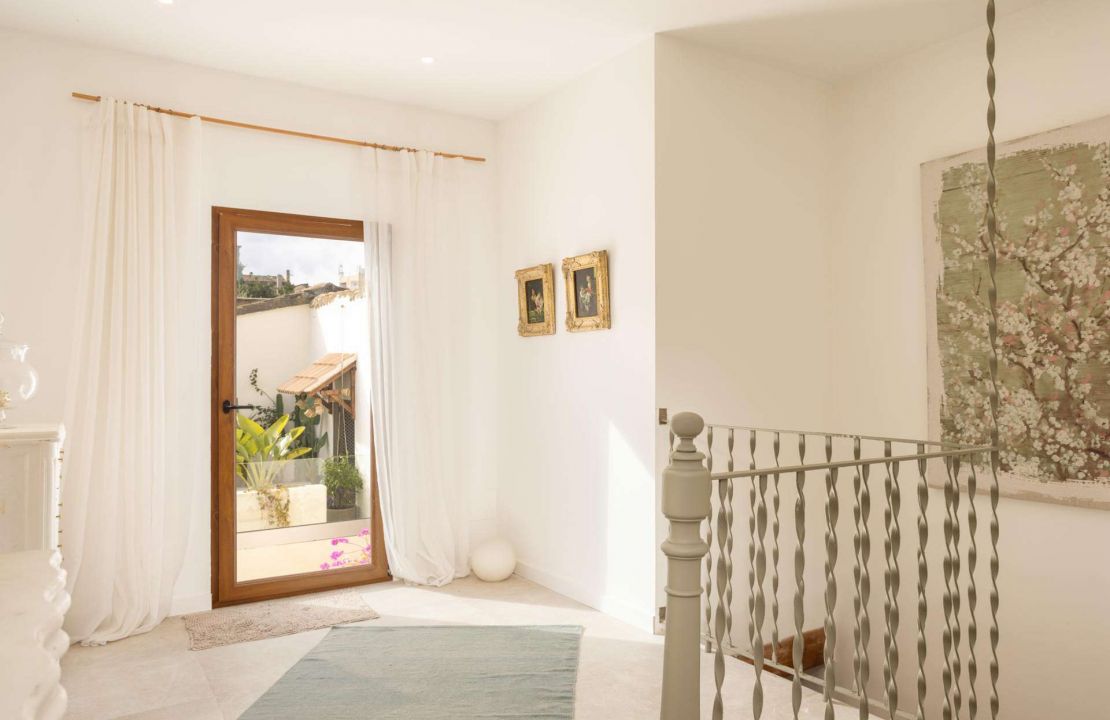 Neuwertiges Stadthaus mit Pool in Santa Margalida und separatem Gästeapartment