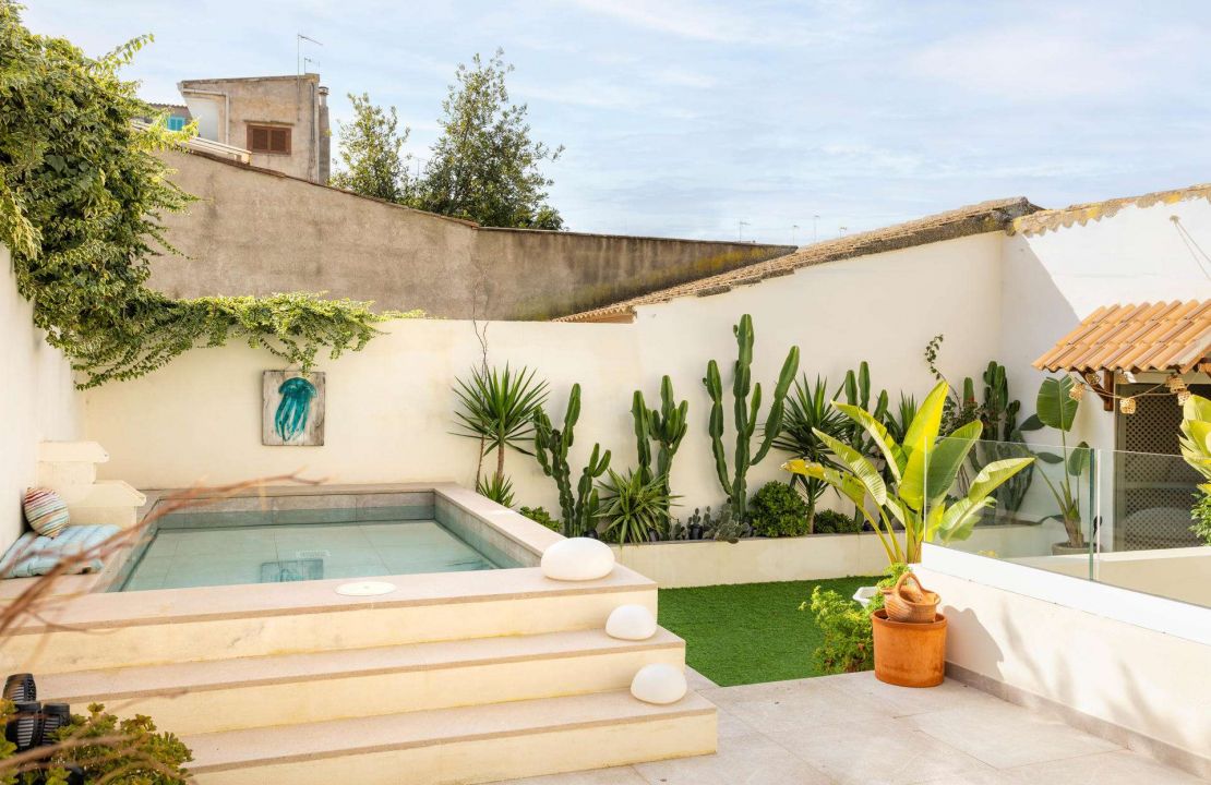 Neuwertiges Stadthaus mit Pool in Santa Margalida und separatem Gästeapartment