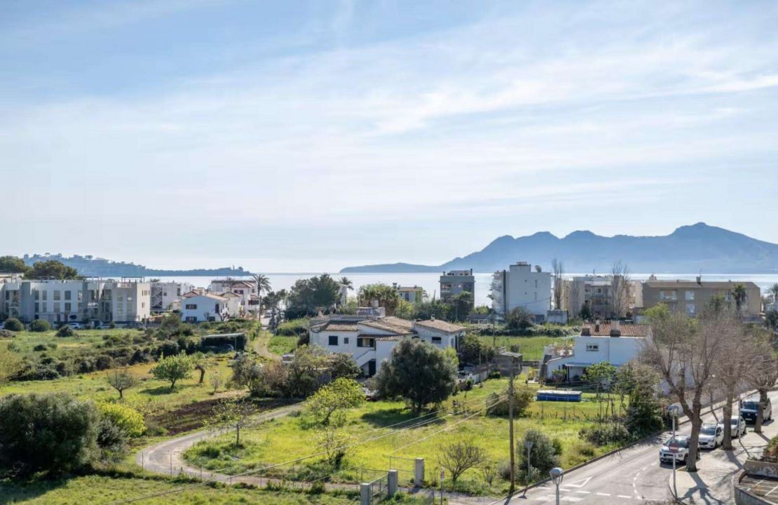 Helle wohnung in Port Pollenca Mallorca Strandnähe mit Pool zu verkaufen