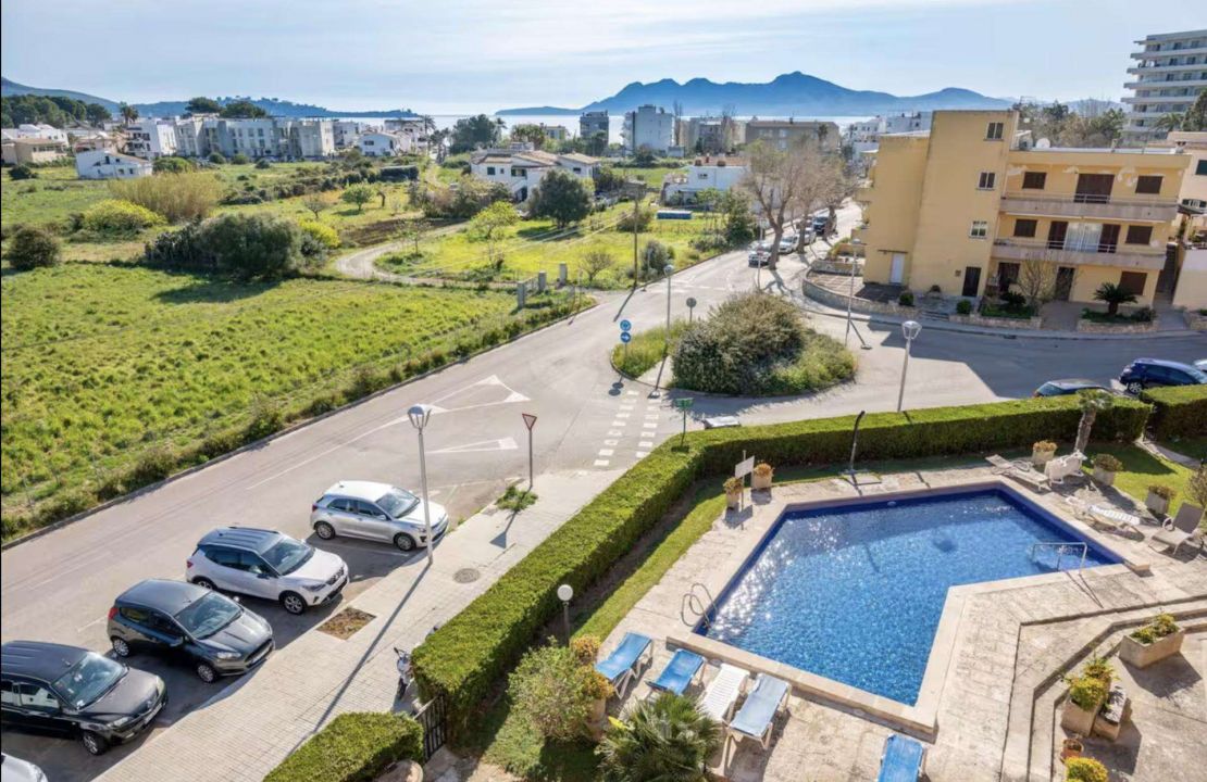 Helle wohnung in Port Pollenca Mallorca Strandnähe mit Pool zu verkaufen