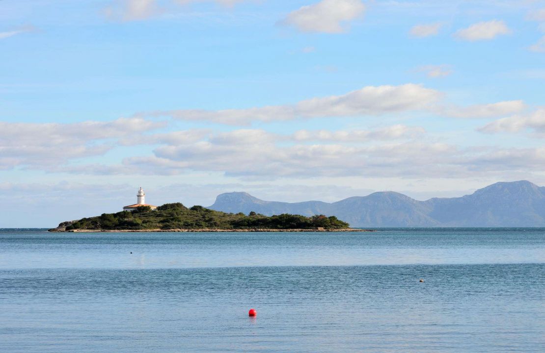 Exklusive Neubauvillen mit Panoramablick auf das Meer in Alcanada, Alcudia