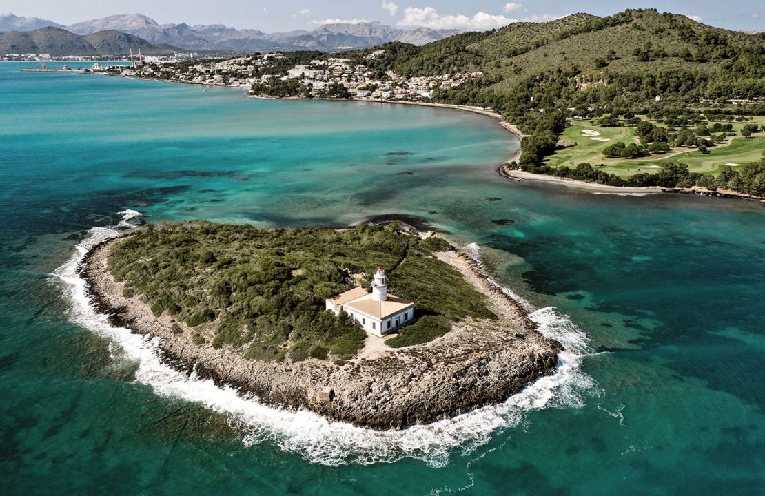 Exklusive Neubauvillen mit Panoramablick auf das Meer in Alcanada, Alcudia