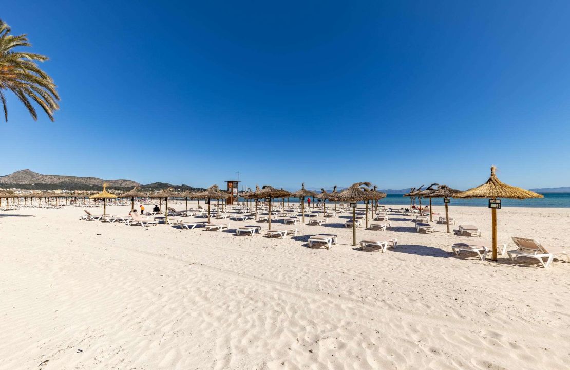 Villa for Sale in Puerto de Alcudia Mallorca with Holiday Rental License