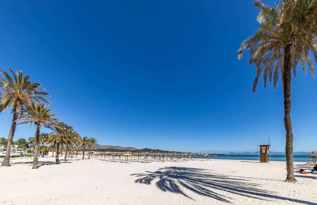 Villa for Sale in Puerto de Alcudia Mallorca with Holiday Rental License