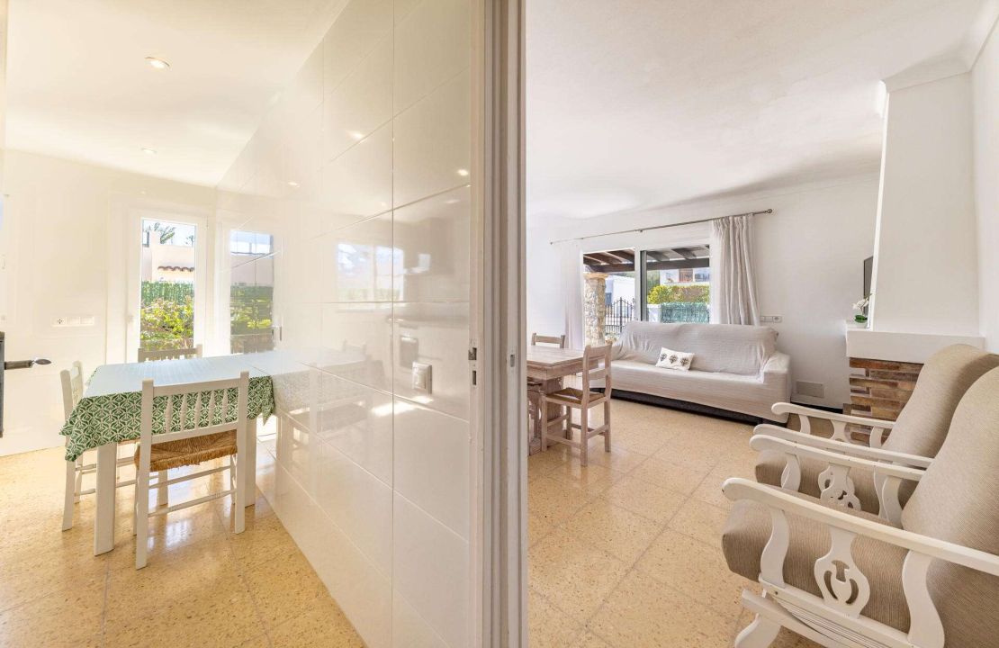 Villa for Sale in Puerto de Alcudia Mallorca with Holiday Rental License