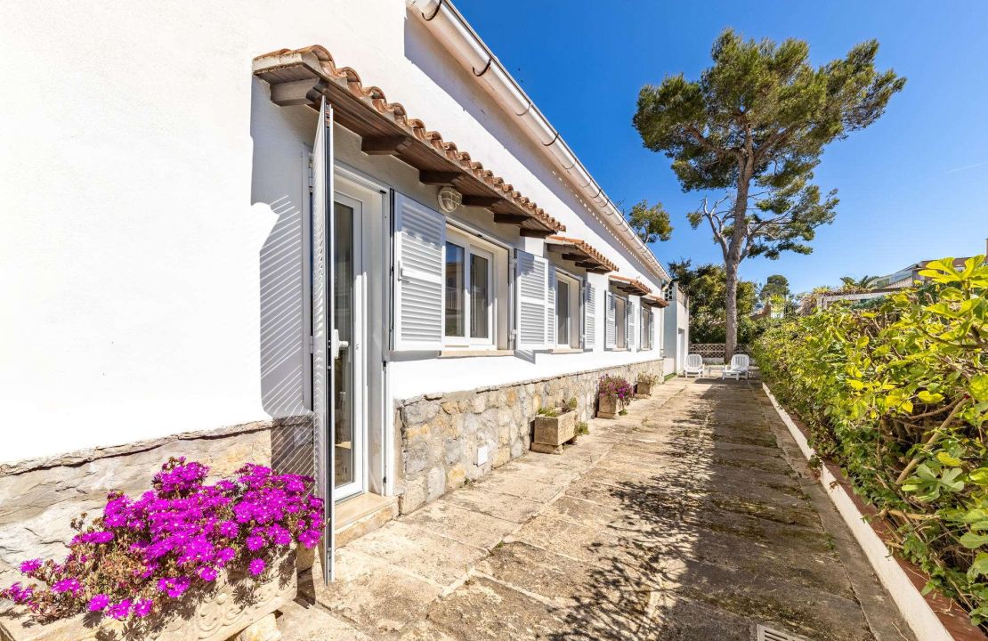 Villa for Sale in Puerto de Alcudia Mallorca with Holiday Rental License