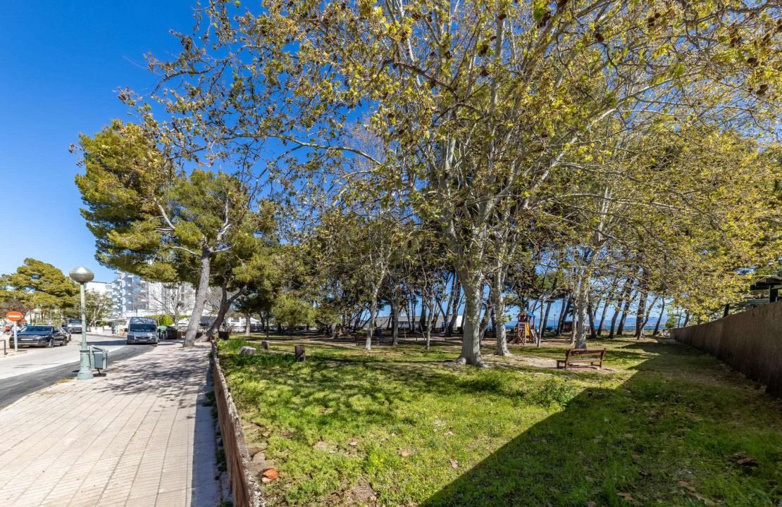 Villa for Sale in Puerto de Alcudia Mallorca with Holiday Rental License