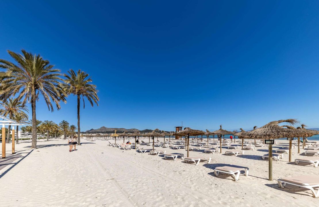 Villa for Sale in Puerto de Alcudia Mallorca with Holiday Rental License