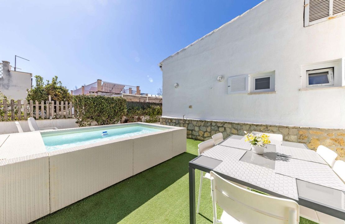 Villa for Sale in Puerto de Alcudia Mallorca with Holiday Rental License