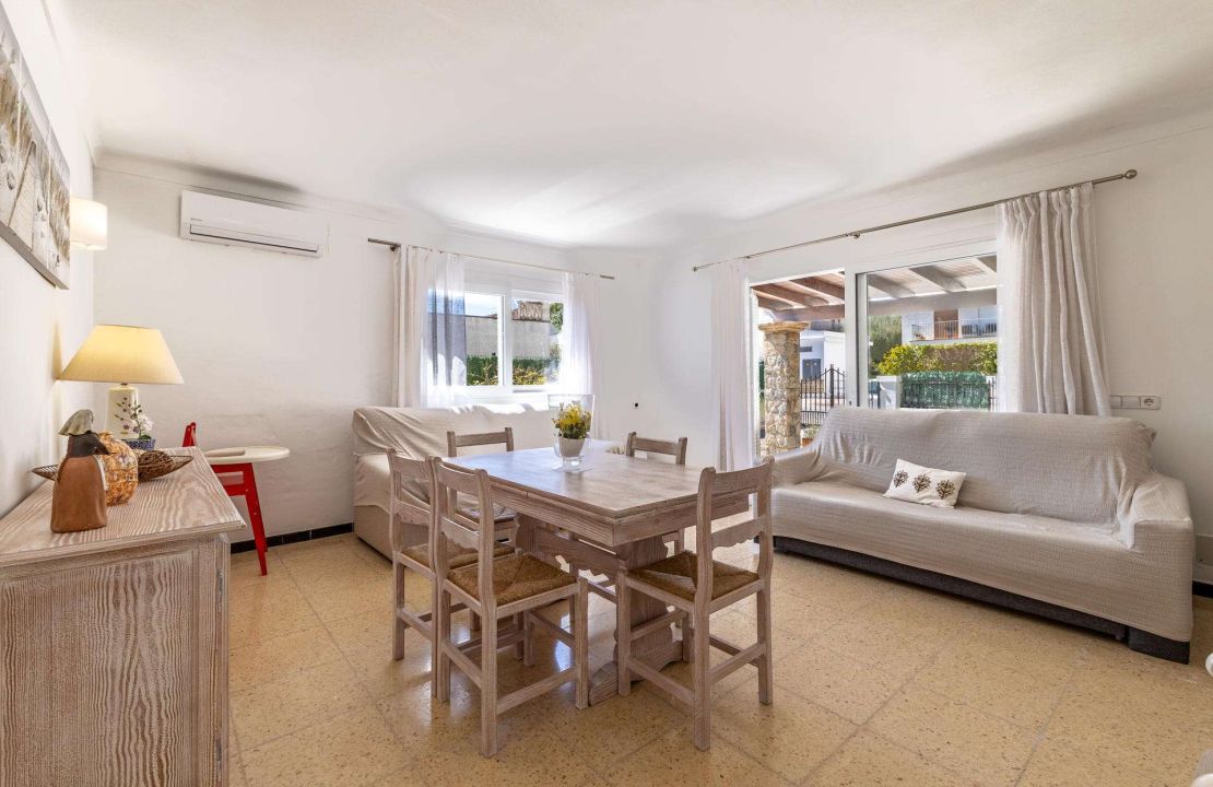 Villa for Sale in Puerto de Alcudia Mallorca with Holiday Rental License