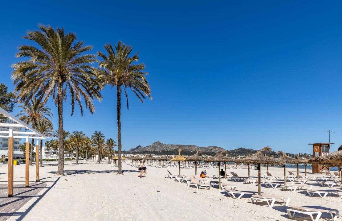 Villa for Sale in Puerto de Alcudia Mallorca with Holiday Rental License