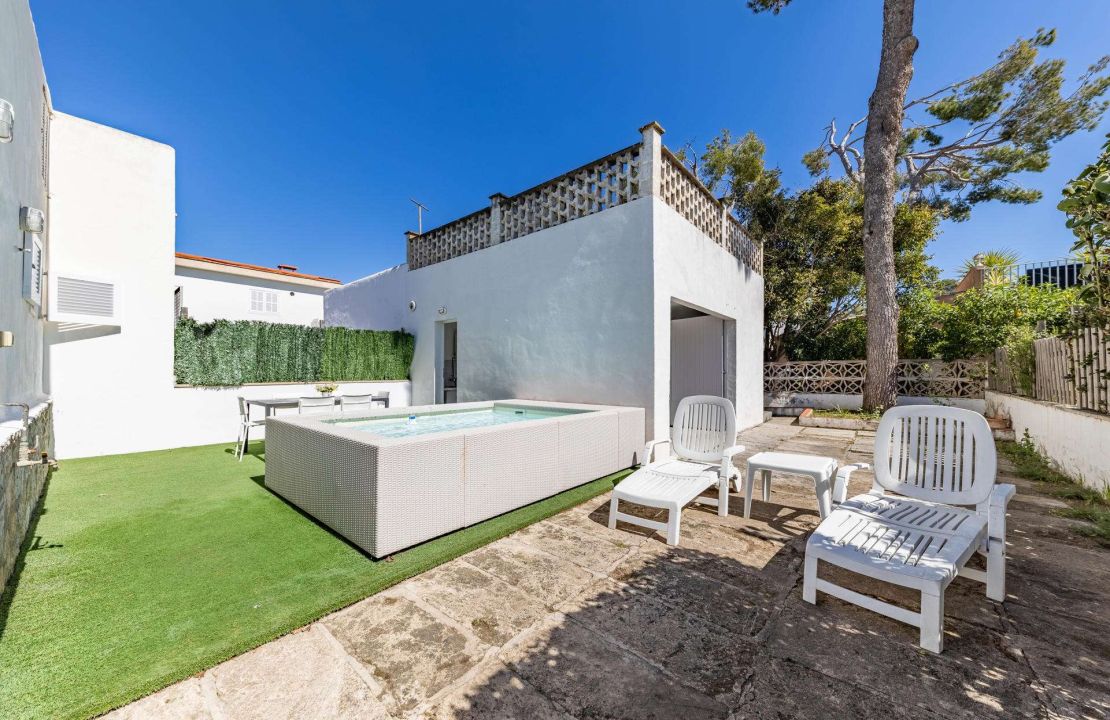 Villa for Sale in Puerto de Alcudia Mallorca with Holiday Rental License