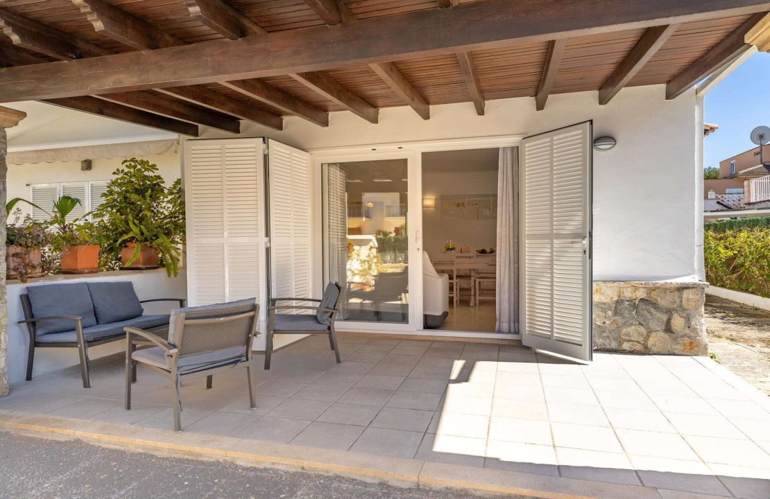 Villa for Sale in Puerto de Alcudia Mallorca with Holiday Rental License