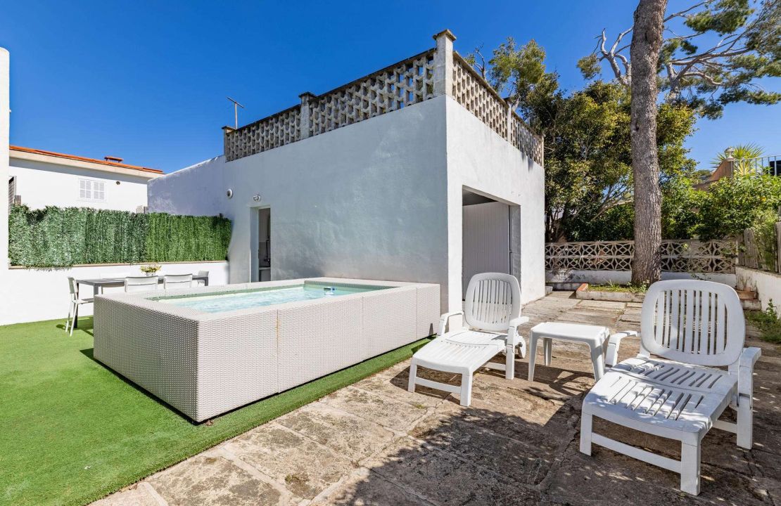 Villa for Sale in Puerto de Alcudia Mallorca with Holiday Rental License
