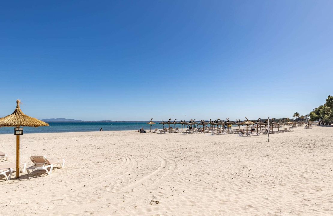 Villa for Sale in Puerto de Alcudia Mallorca with Holiday Rental License