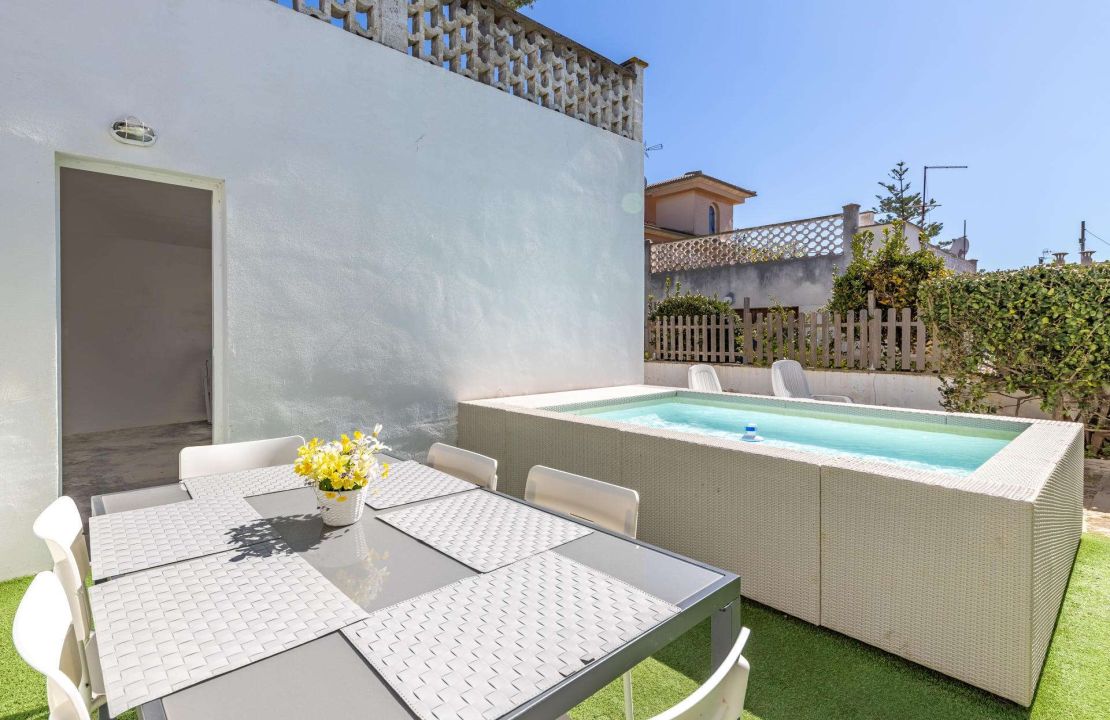 Villa for Sale in Puerto de Alcudia Mallorca with Holiday Rental License