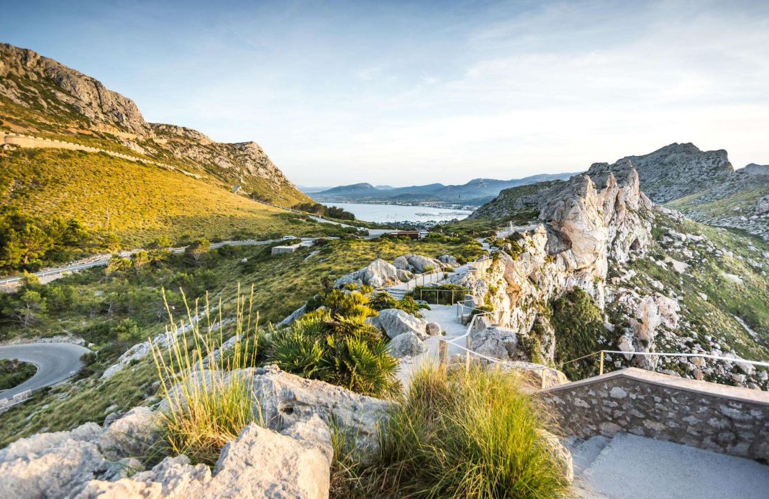 Puerto Pollensa moderne Maisonette Wohnung in ERSTER MEERESLINIE zu vermieten