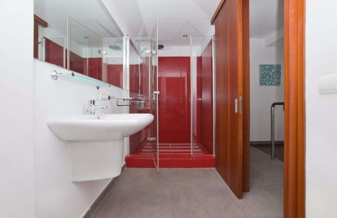 Puerto Pollensa moderne Maisonette Wohnung in ERSTER MEERESLINIE zu vermieten