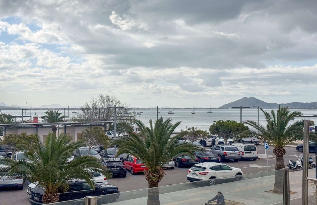 Puerto Pollensa modern duplex apartment FRONT LINE SEA for rent