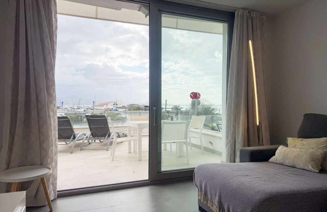 Puerto Pollensa modern duplex apartment FRONT LINE SEA for rent