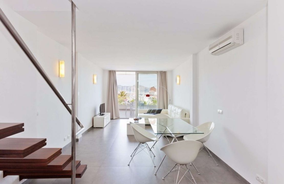Puerto Pollensa moderne Maisonette Wohnung in ERSTER MEERESLINIE zu vermieten