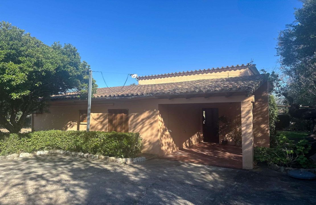 Charmante Finca bei Pollensa mit Pool und Brunnen in exzellenter Lage
