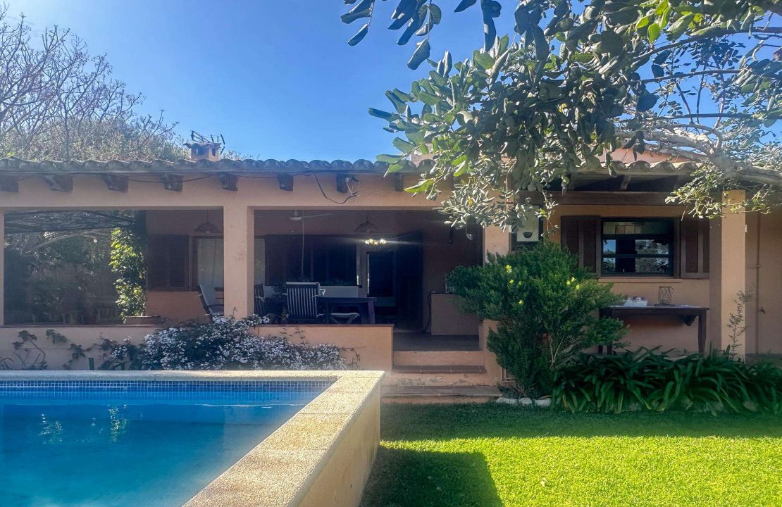 Charmante Finca bei Pollensa mit Pool und Brunnen in exzellenter Lage