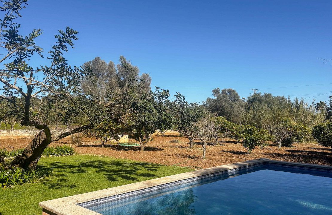 Charmante Finca bei Pollensa mit Pool und Brunnen in exzellenter Lage