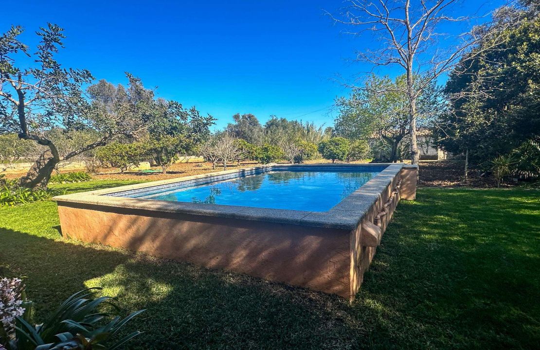 Charmante Finca bei Pollensa mit Pool und Brunnen in exzellenter Lage