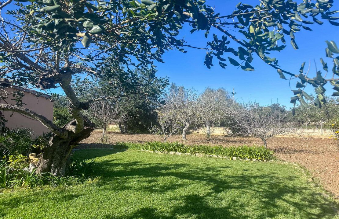 Charmante Finca bei Pollensa mit Pool und Brunnen in exzellenter Lage