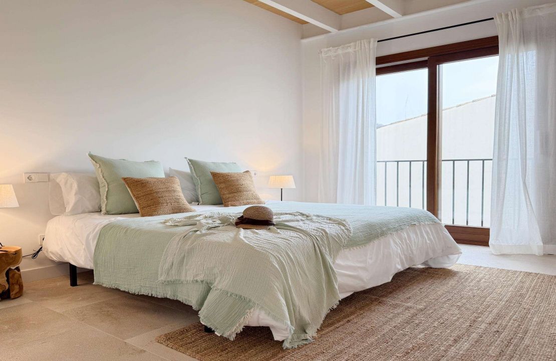 Elegantes hochwertiges Stadthaus in Pollensa mit Pool und Garage zu verkaufen