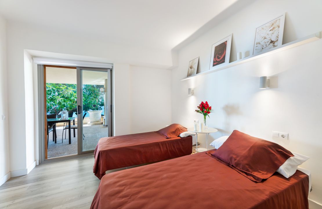 Front-line apartment in Alcanada Alcudia Mallorca for sale