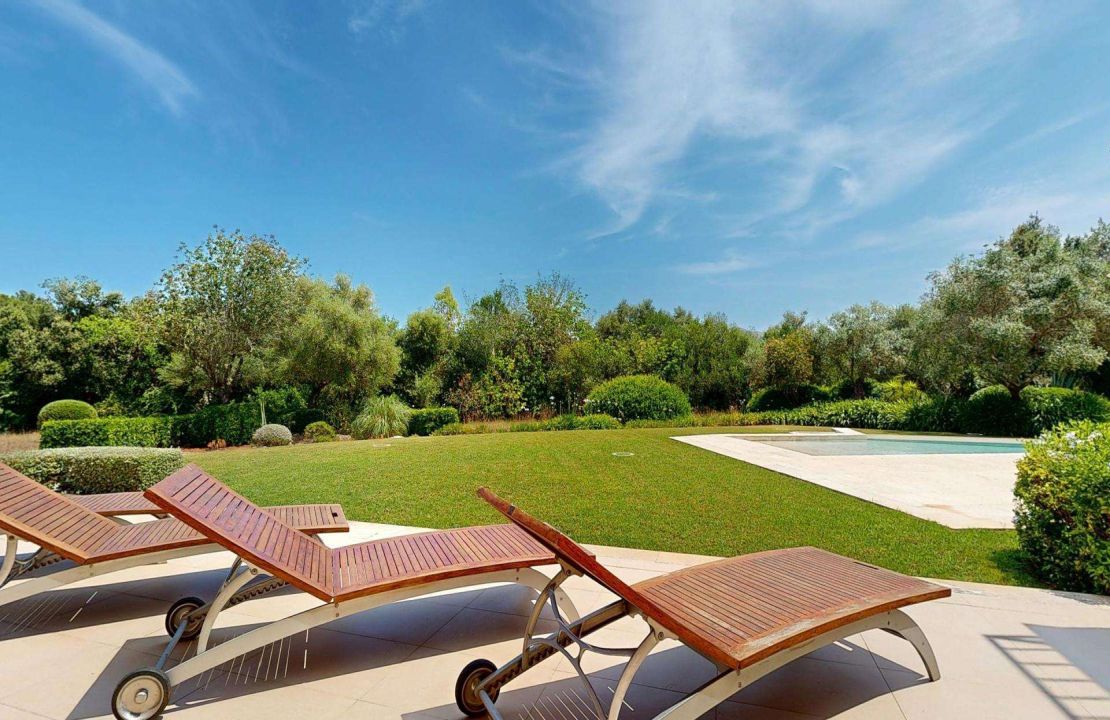Traditionelle Finca nahe Golf Pollensa mit Ferienmietlizenz für 12 Personen zu verkaufen