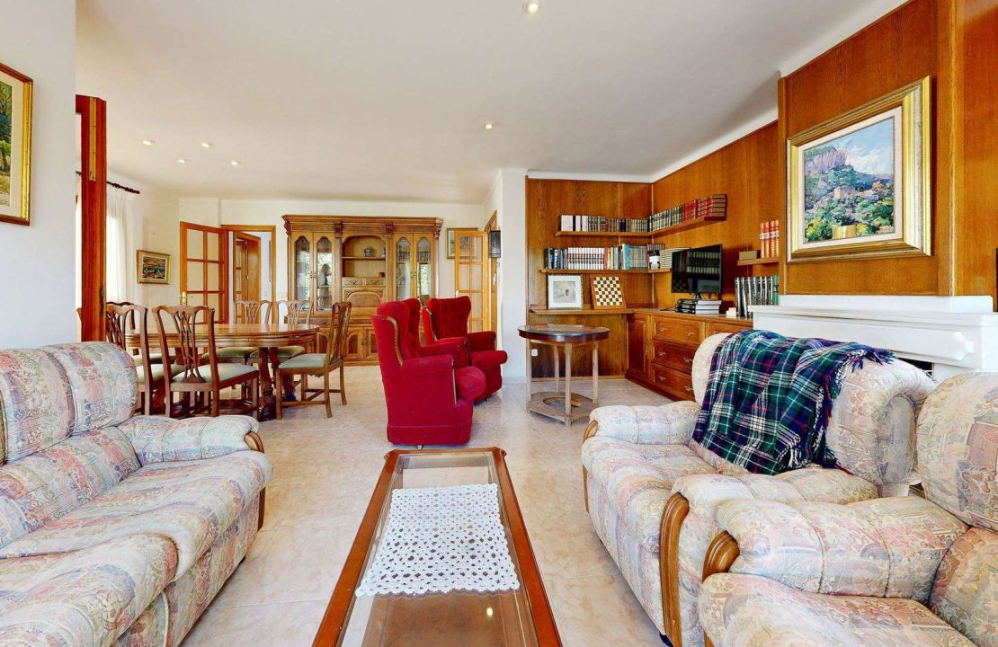 Villa en Can Picafort con gran jardín y garaje