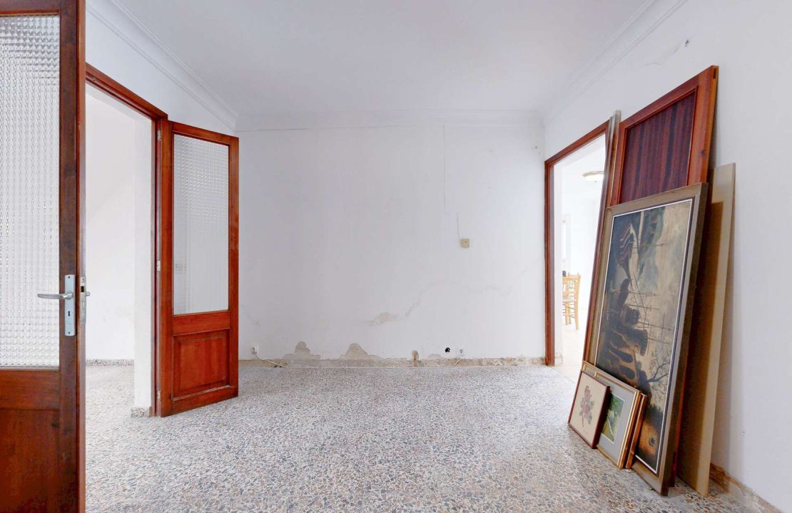 Townhouse in Pollenca Mallorca with large patio and renovation project