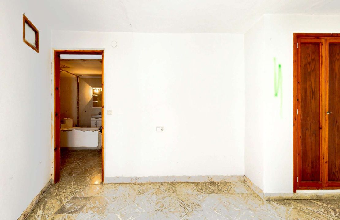 Townhouse in Pollenca Mallorca with large patio and renovation project