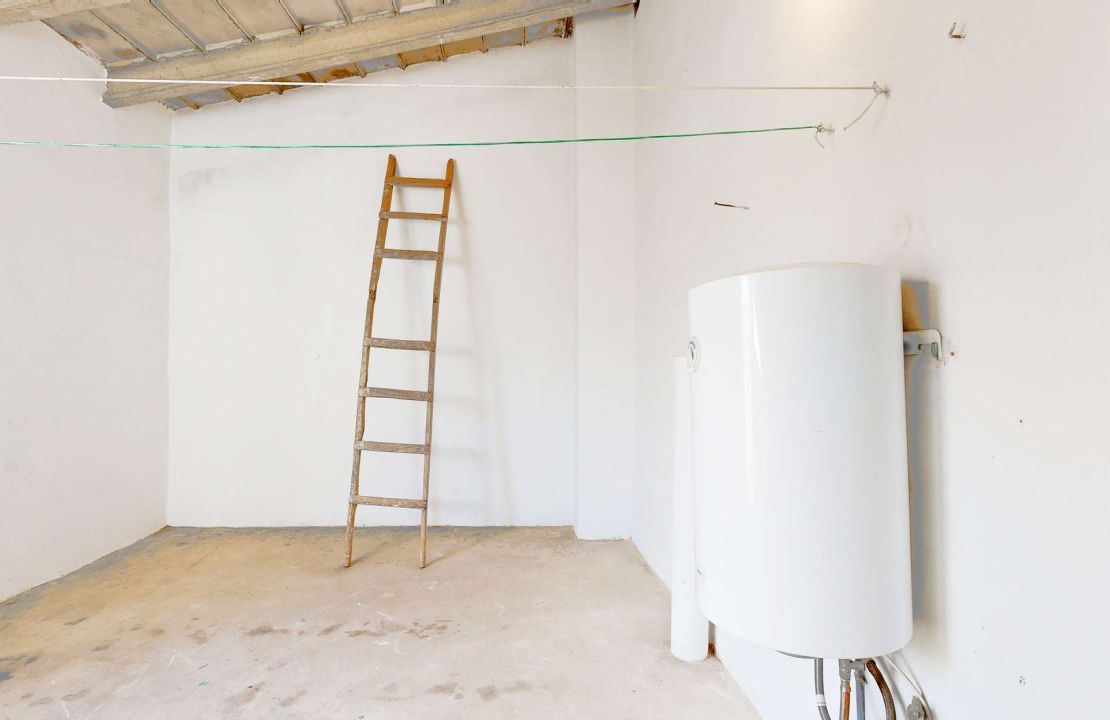 Townhouse in Pollenca Mallorca with large patio and renovation project